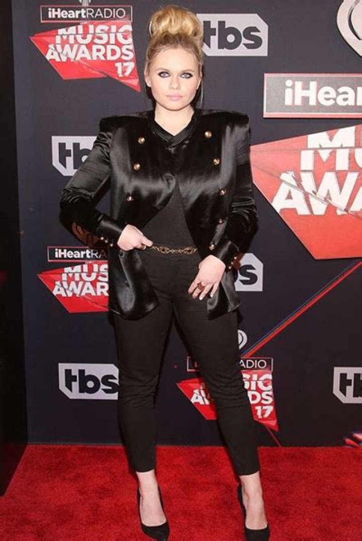 Alli Simpson Height Weight Body Measurements Age Facts Family Bio