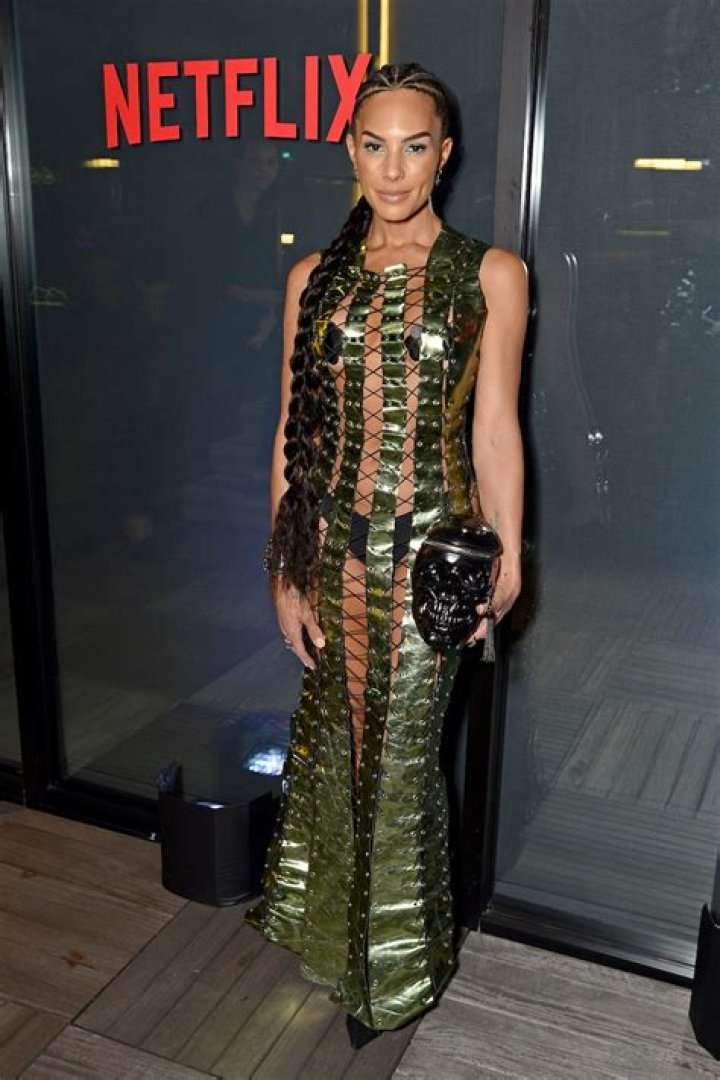 Amanza Smith in Bathing Suit Says "Let's Pretend We're in the Bahamas" — Celebwell