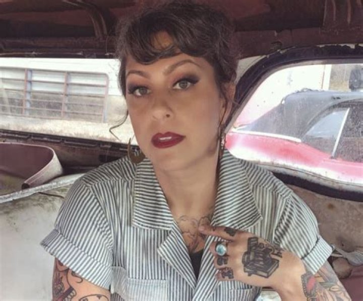 American Pickers’ Danielle Colby Shares Swimsuit Photo to "Make a Splash" — Celebwell