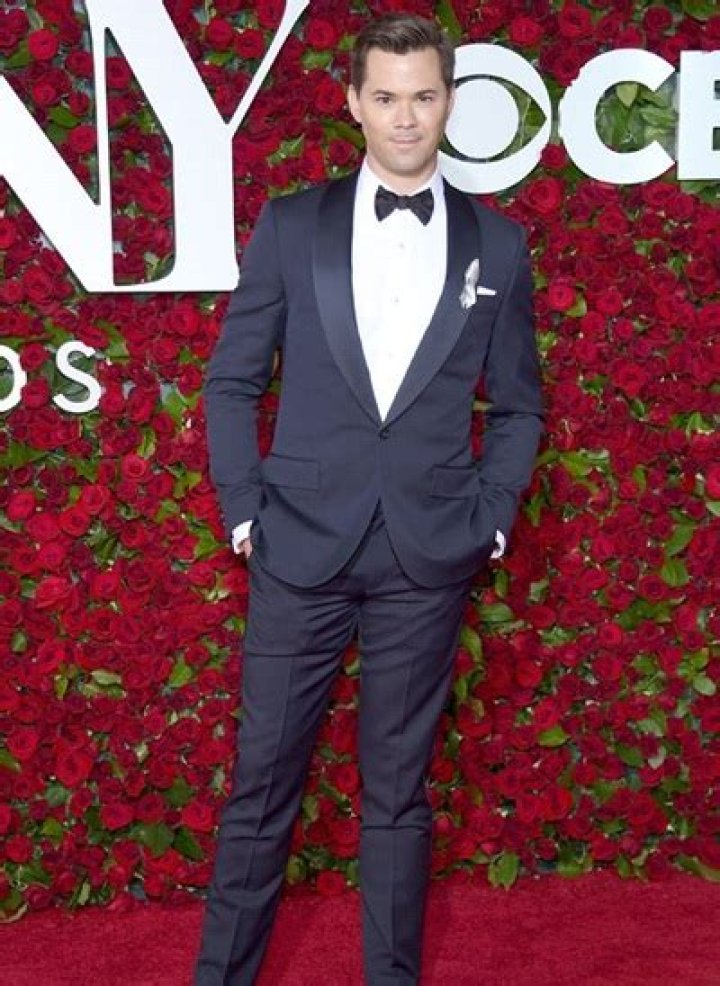 Andrew Rannells Height Weight Shoe Size Measurements Family