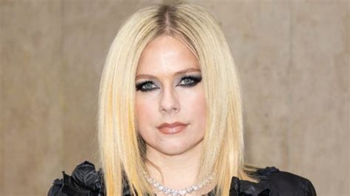 Avril Lavigne in Bathing Suit Shares a New Selfie — Celebwell