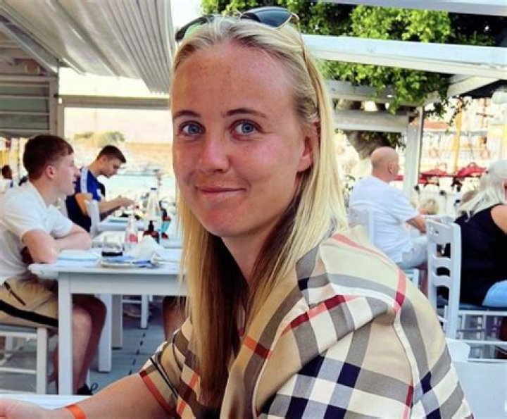 Beth Mead Shares Swimsuit Photo Posing With Vivianne Miedema — Celebwell