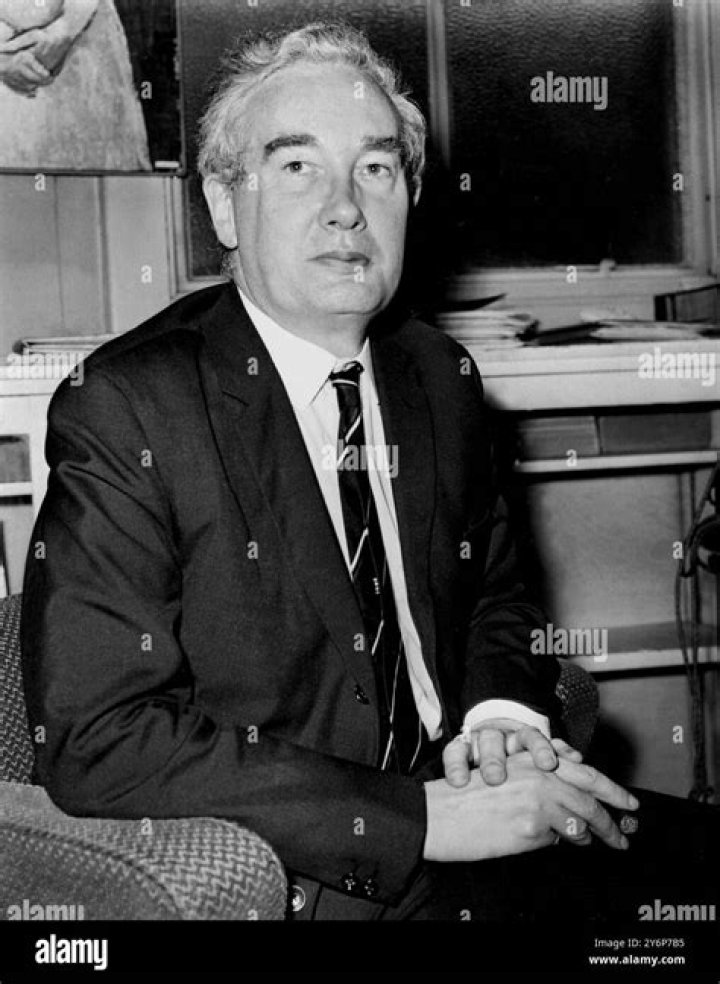 Derek Barton Biography - Facts, Childhood, Family Life & Achievements