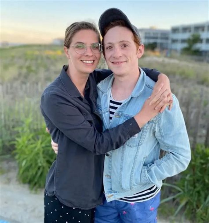 Ethan Slater Wife Lilly Jay Wiki, Age, Husband, Kids, Net Worth & More