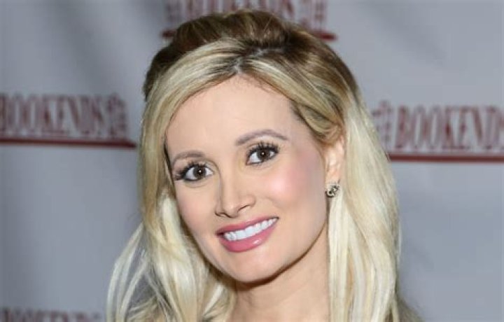 Holly Madison Bra Size, Age, Weight, Height, Measurements