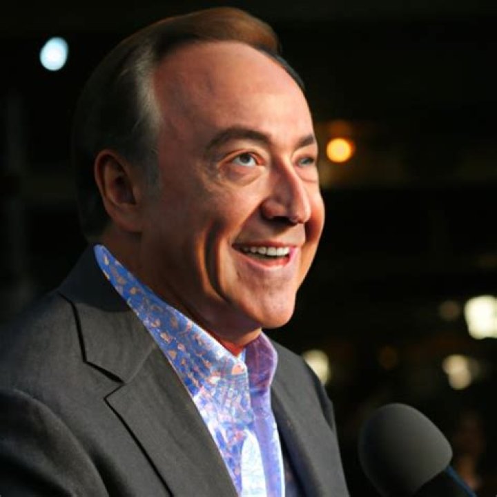 
How Much Money Does Al Michaels Make? Latest Income Salary
