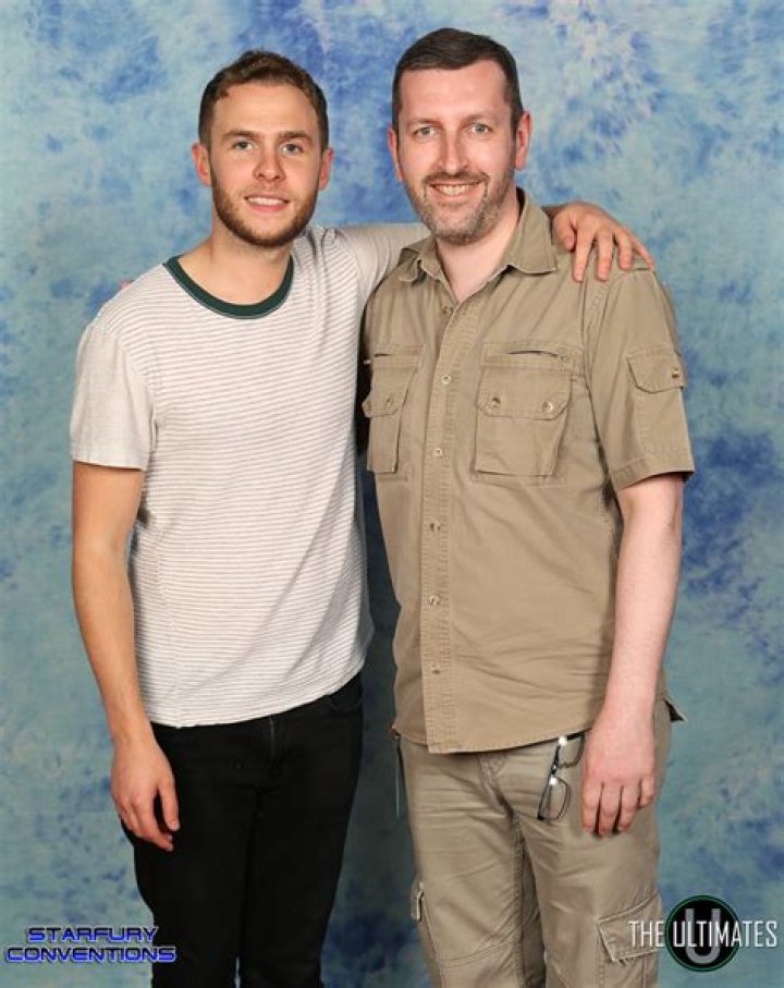 Iain De Caestecker Age, Weight, Height, Measurements