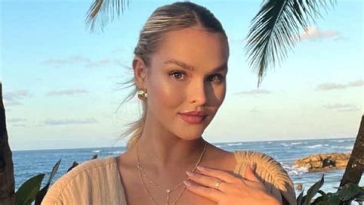 Influencer Kinsey Wolanski Shares Swimsuit Photo "Back in Cali"