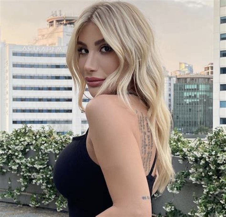 İrem Derici in Bathing Suit Comments on "My Beauty" — Celebwell