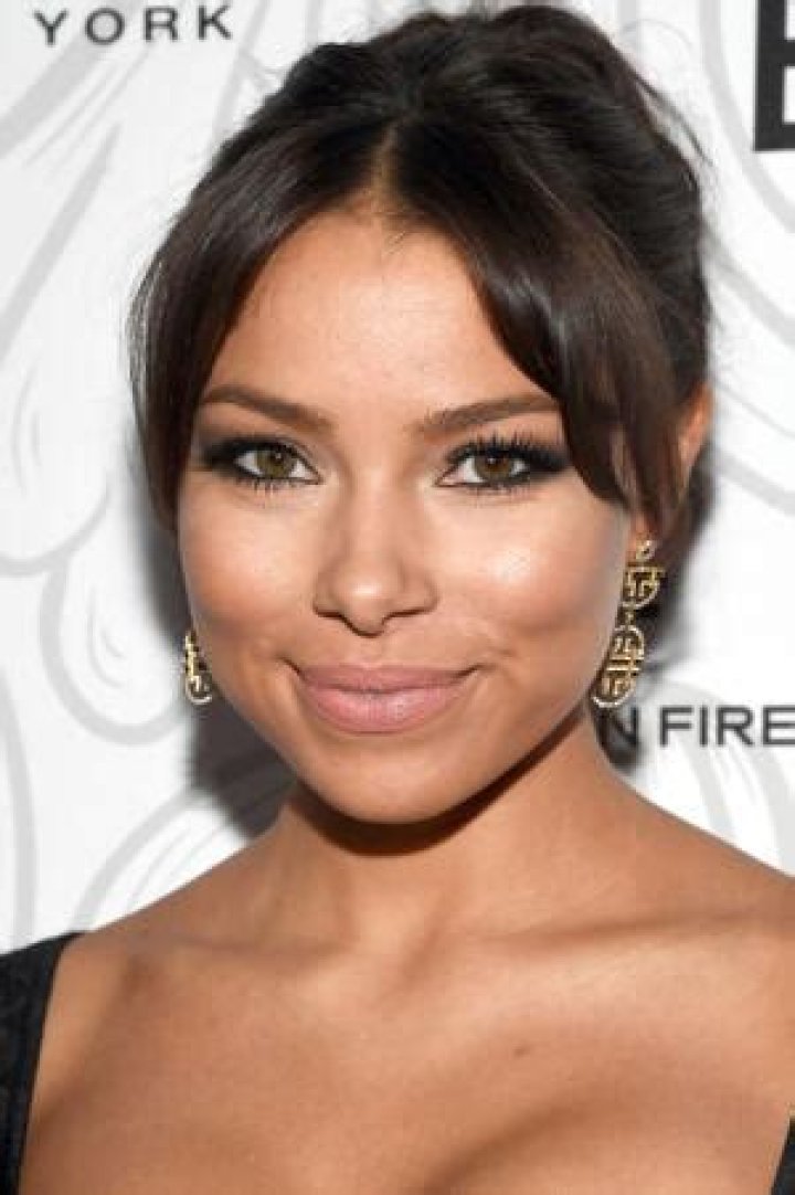Jessica Parker Kennedy Biography - Facts, Childhood, Family Life & Achievements