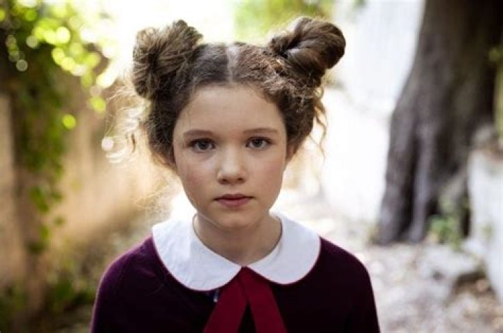 Julia Savage Wiki, Age, Height, Parents, School & Movies