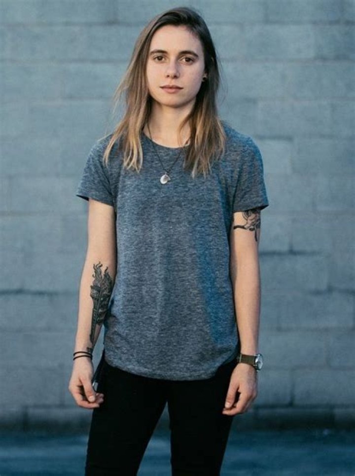 Julien Baker Body Measurements Height Weight Shoe Size Family
