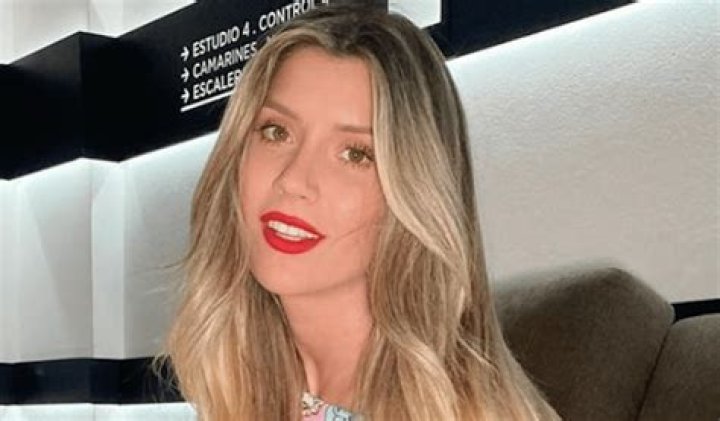 Laurita Fernández in Bathing Suit Says "Everything Came Naturally" — Celebwell