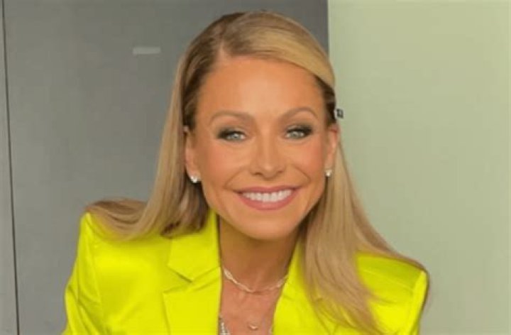Live Star Kelly Ripa Shares Swimsuit Photo of "Endless Summer"