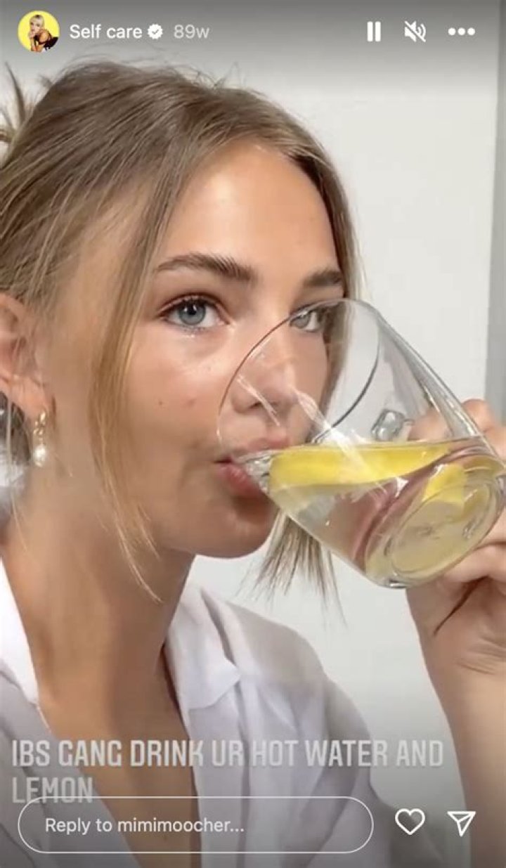 Mia Regan in Bathing Suit Has "Giggles in Aus" — Celebwell