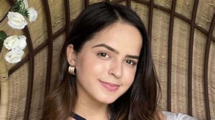 Palak Sindhwani in Bathing Suit Shares a Beach Photo — Celebwell