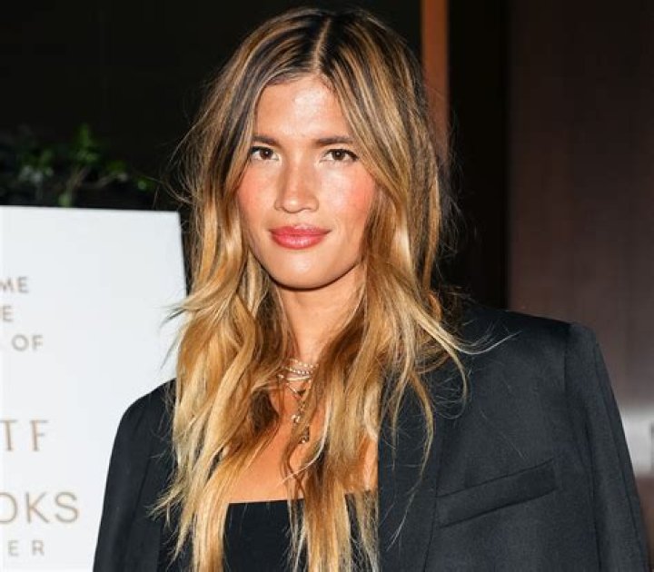 Rocky Barnes in Bathing Suit Shares "Instagram vs. Reality" — Celebwell