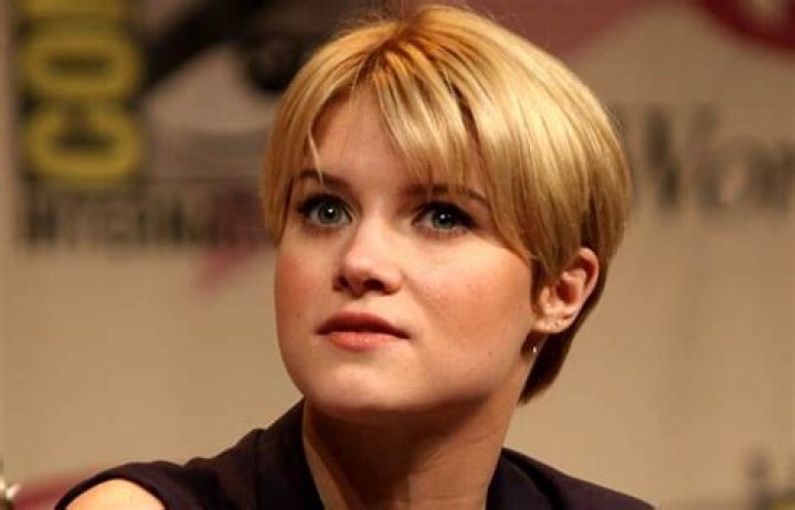 Sarah Jones Bra Size, Age, Weight, Height, Measurements