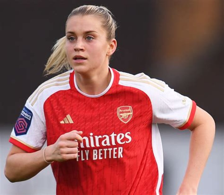 Soccer Star Alessia Russo In Tracksuit Shares “Life Lately”