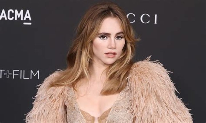 Suki Waterhouse in Bathing Suit Says Hi From Paradise — Celebwell