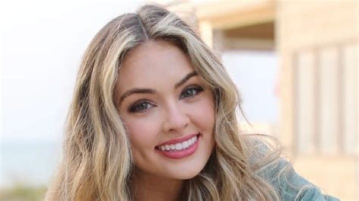 The Bachelor's Susie Evans in Bathing Suit Shows "Side Eye" — Celebwell