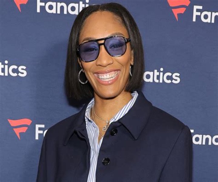 Women's Basketball Star A'ja Wilson in Workout Gear is "Yup, in My White Tee"