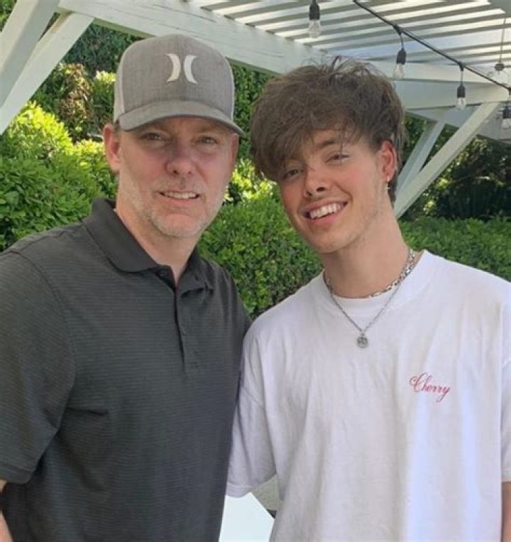 Zach Herron – Bio, Facts, Family Life of Singer