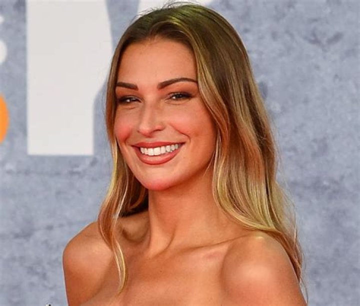 Zara McDermott in Bathing Suit Shares a Stunning New Photo — Celebwell